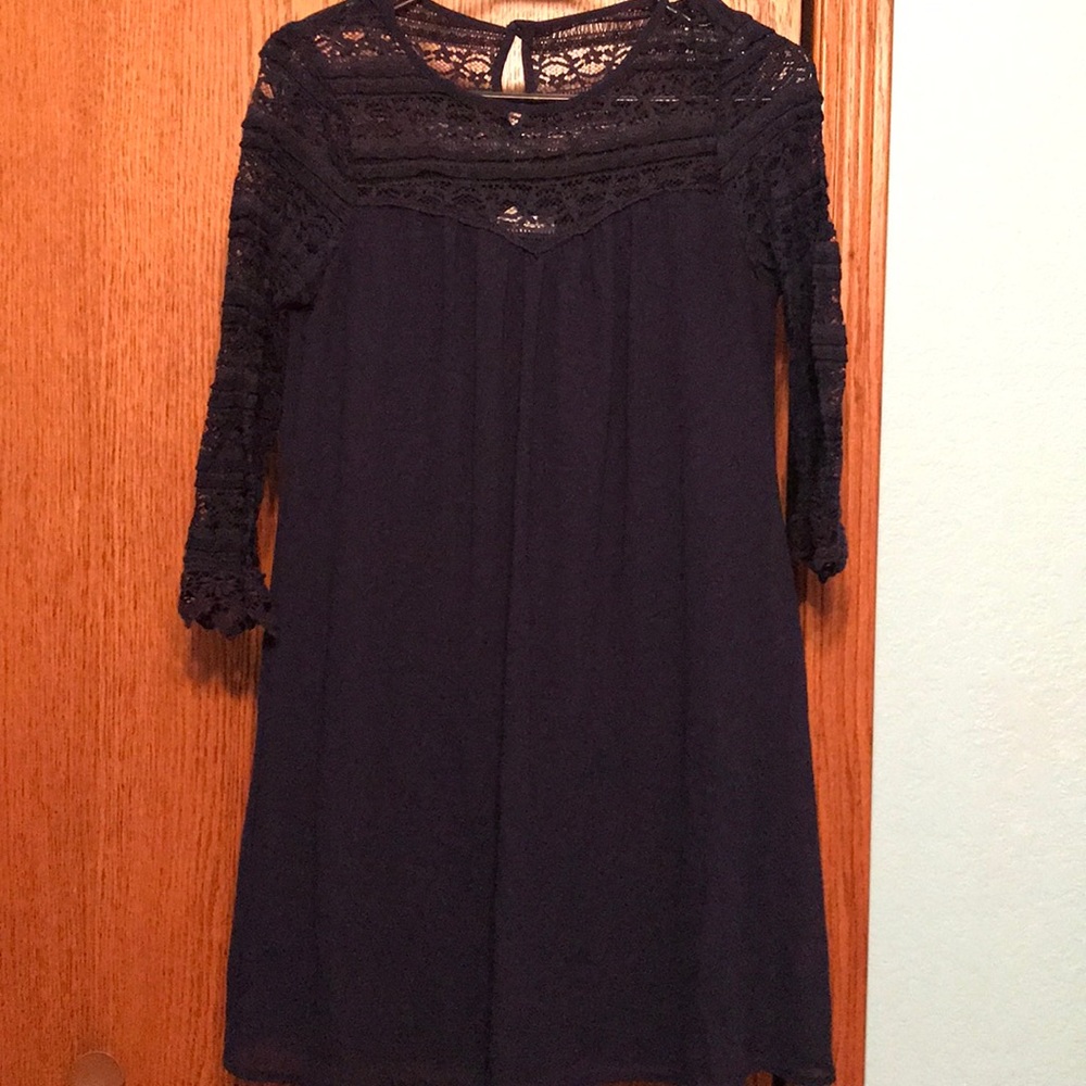 Navy blue shift dress with 3/4 sleeve.